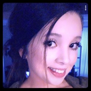 Meet your Posher, Anissa